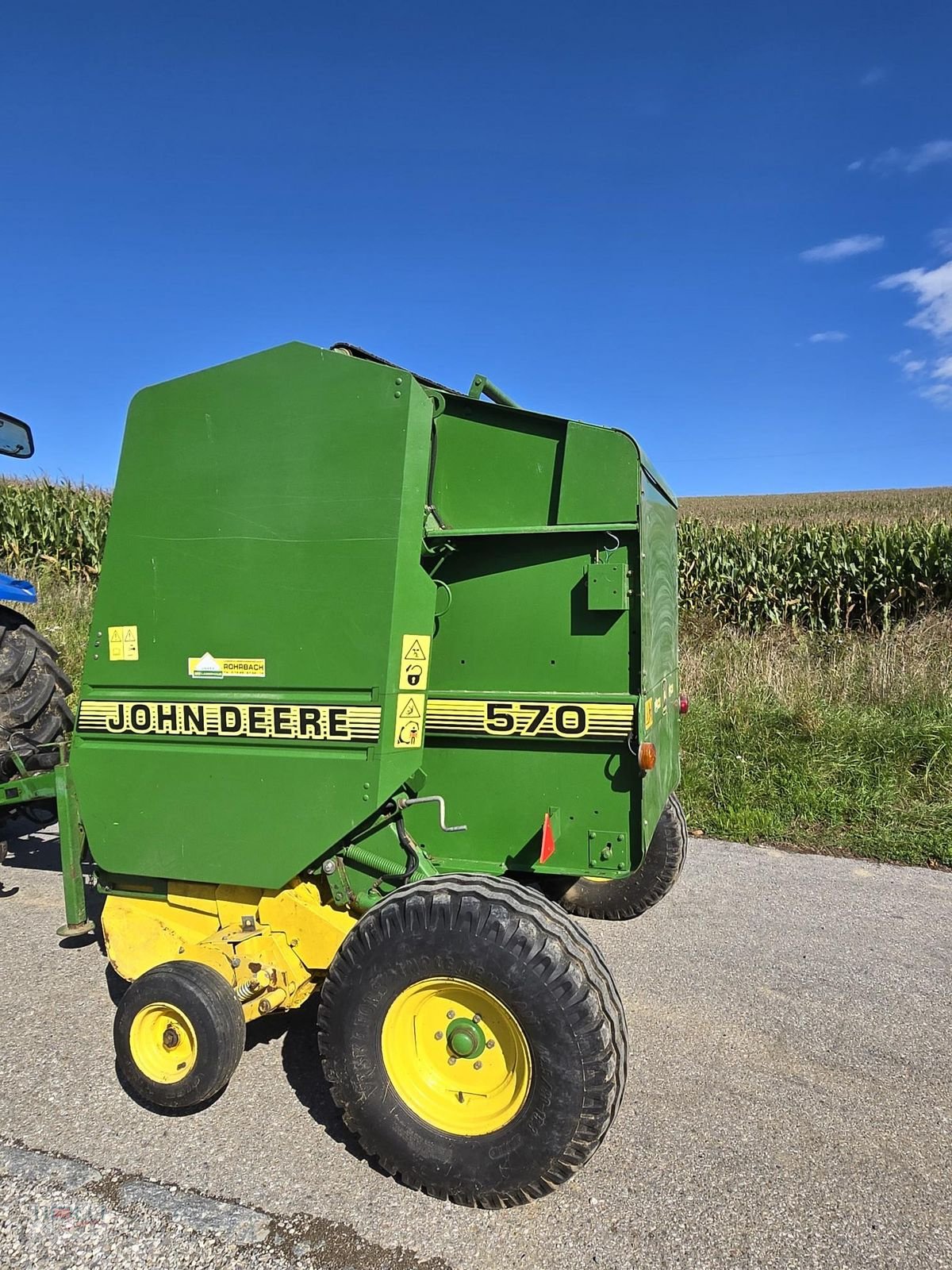 Rundballenpresse des Typs John Deere 570, Gebrauchtmaschine in Niederneukirchen (Bild 2)