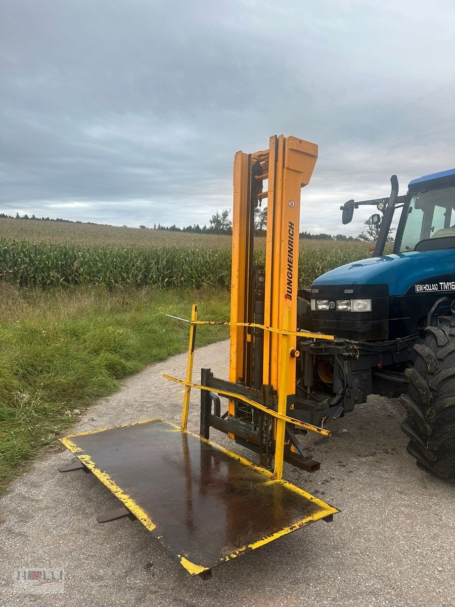 Rundballenpresse des Typs John Deere 570, Gebrauchtmaschine in Niederneukirchen (Bild 21)