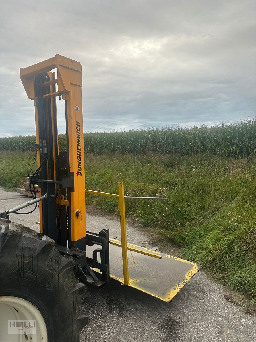 Rundballenpresse des Typs John Deere 570, Gebrauchtmaschine in Niederneukirchen (Bild 22)