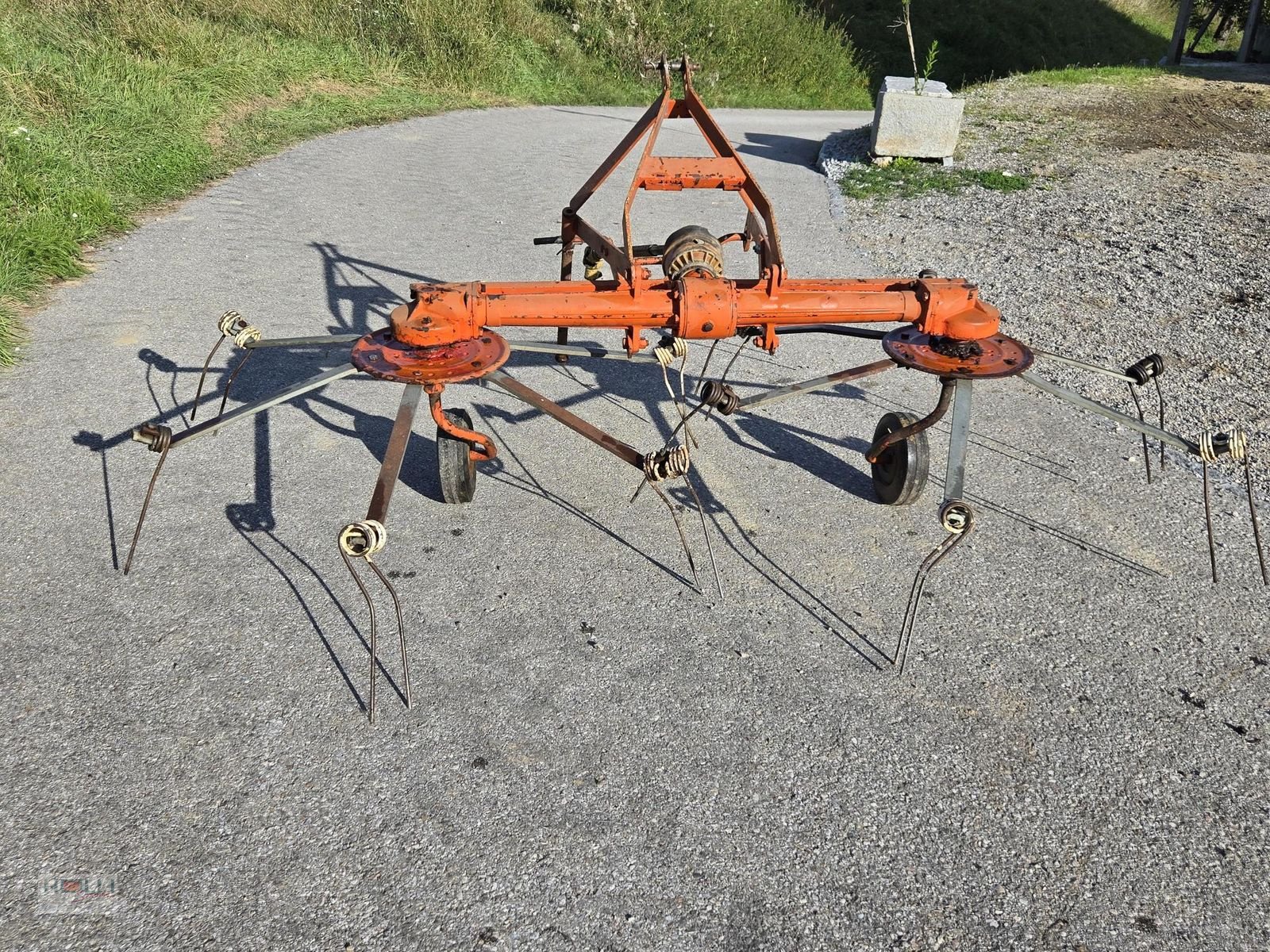 Rundballenpresse des Typs John Deere 570, Gebrauchtmaschine in Niederneukirchen (Bild 20)