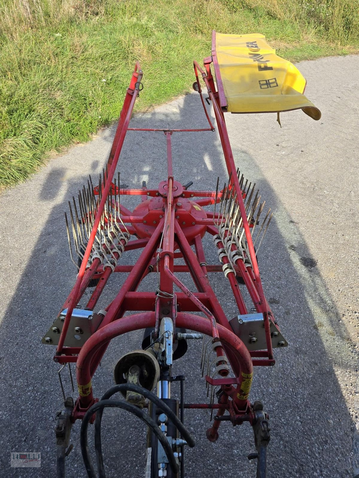 Rundballenpresse des Typs John Deere 570, Gebrauchtmaschine in Niederneukirchen (Bild 16)