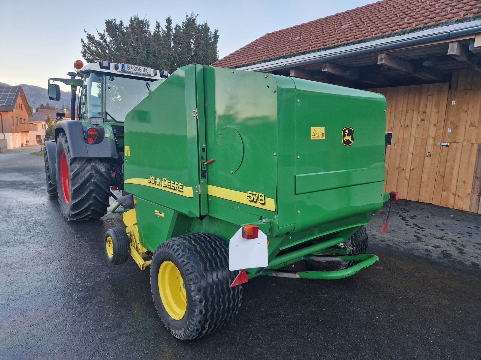 Rundballenpresse typu John Deere 578 Premium, Gebrauchtmaschine w Krumbach (Zdjęcie 2)