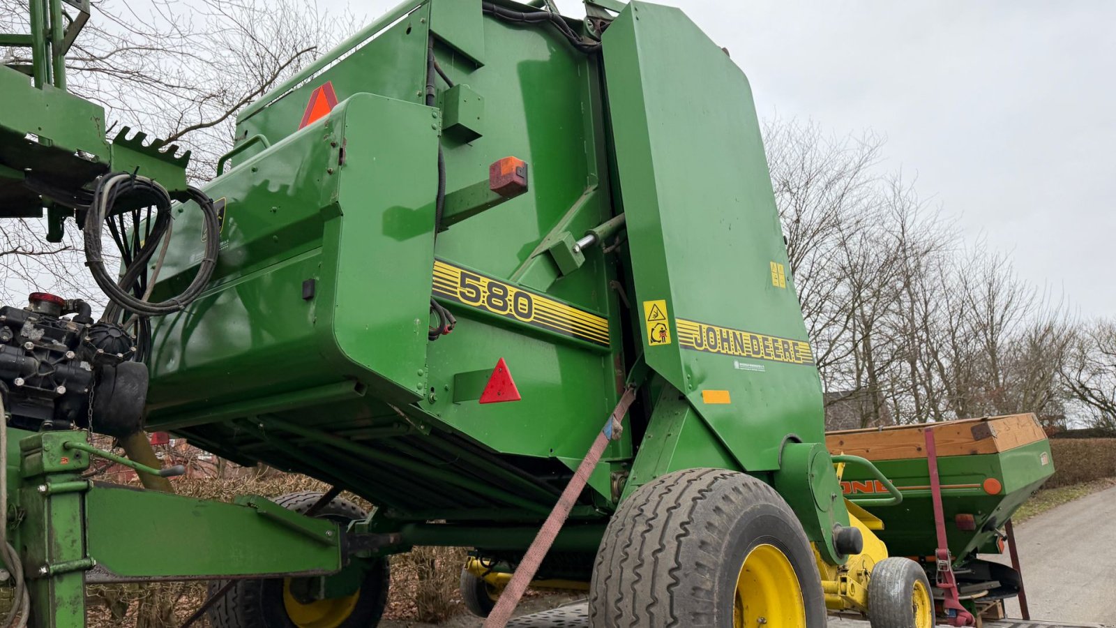 Rundballenpresse типа John Deere 580, Gebrauchtmaschine в Nørager (Фотография 4)