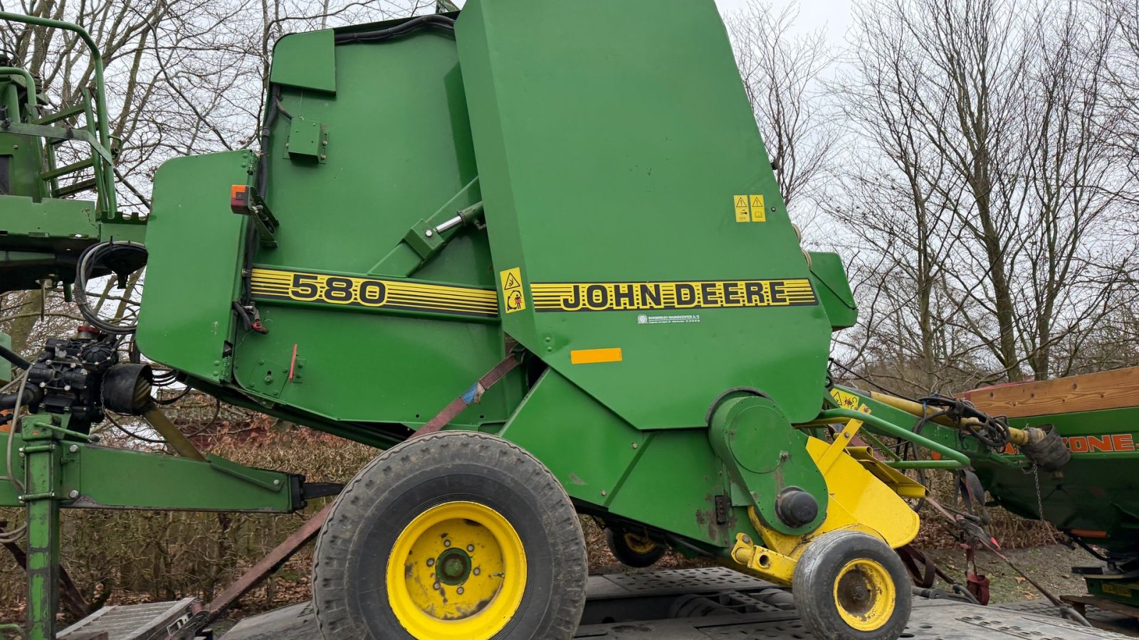 Rundballenpresse типа John Deere 580, Gebrauchtmaschine в Nørager (Фотография 3)
