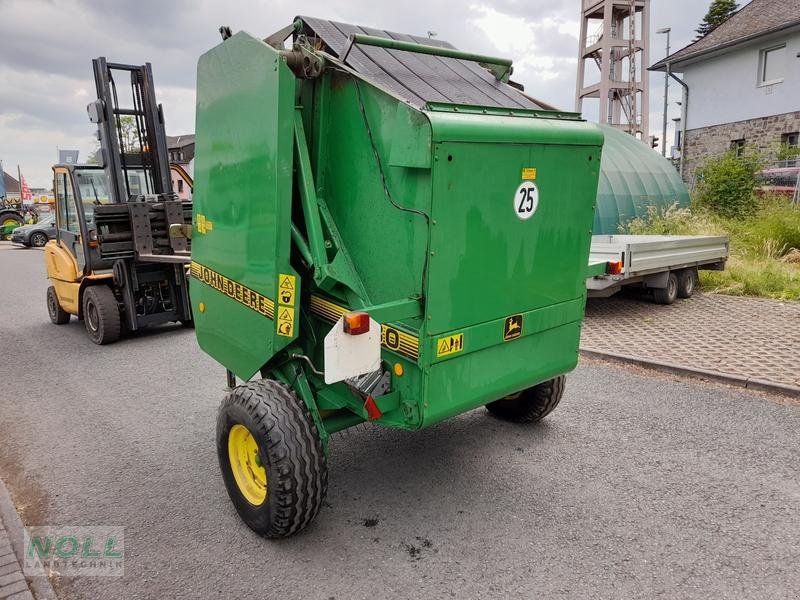 Rundballenpresse des Typs John Deere 580, Gebrauchtmaschine in Limburg (Bild 4)