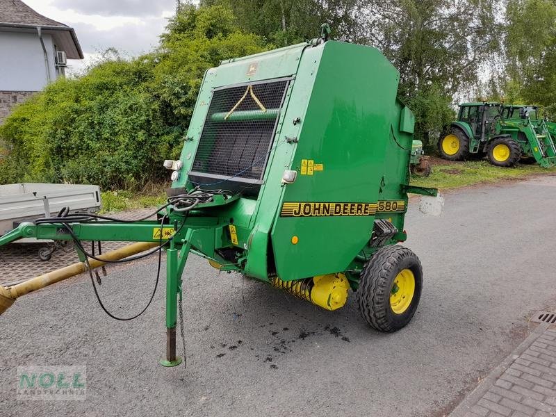 Rundballenpresse типа John Deere 580, Gebrauchtmaschine в Limburg (Фотография 5)