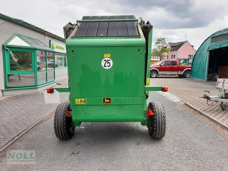 Rundballenpresse des Typs John Deere 580, Gebrauchtmaschine in Limburg (Bild 3)