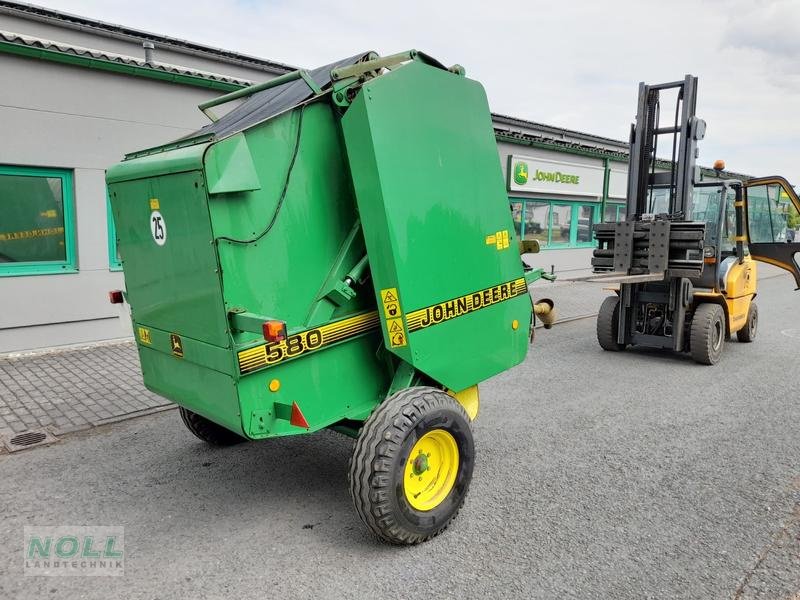 Rundballenpresse des Typs John Deere 580, Gebrauchtmaschine in Limburg (Bild 2)