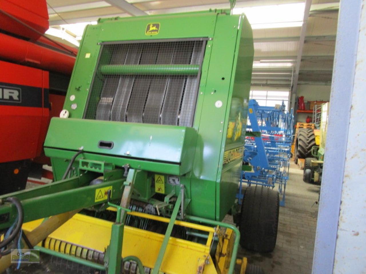 Rundballenpresse des Typs John Deere 580, Gebrauchtmaschine in Wernberg-Köblitz (Bild 1)