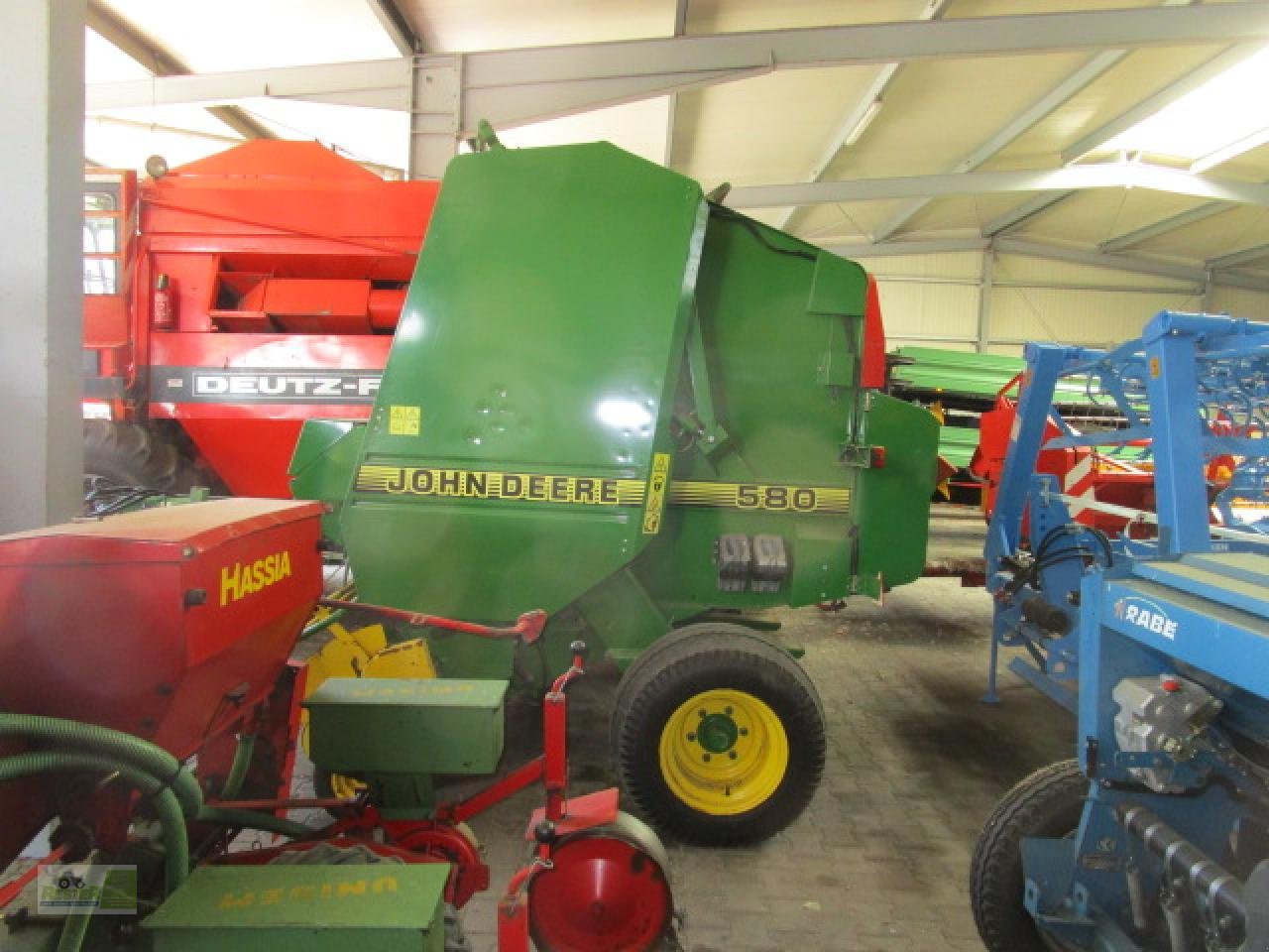 Rundballenpresse des Typs John Deere 580, Gebrauchtmaschine in Wernberg-Köblitz (Bild 3)