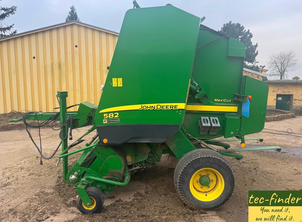 Rundballenpresse des Typs John Deere 582 MaxiCut, Gebrauchtmaschine in Könnern (Bild 1)