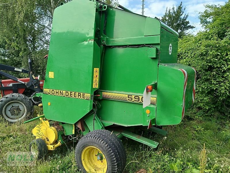 Rundballenpresse typu John Deere 590, Gebrauchtmaschine v Limburg (Obrázek 2)
