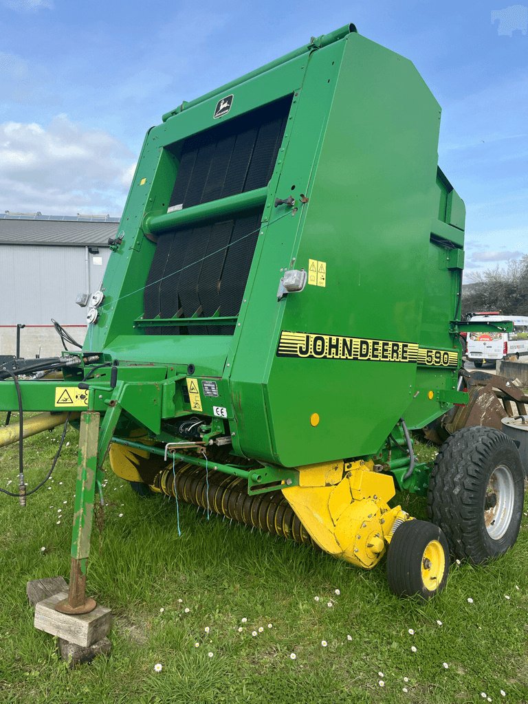 Rundballenpresse des Typs John Deere 590, Gebrauchtmaschine in Neufchâtel-en-Bray (Bild 3)