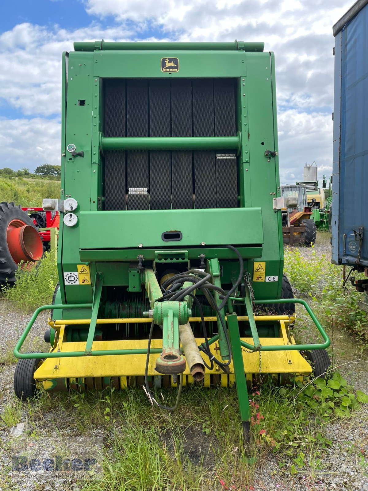 Rundballenpresse des Typs John Deere 590, Gebrauchtmaschine in Weimar-Niederwalgern (Bild 2)