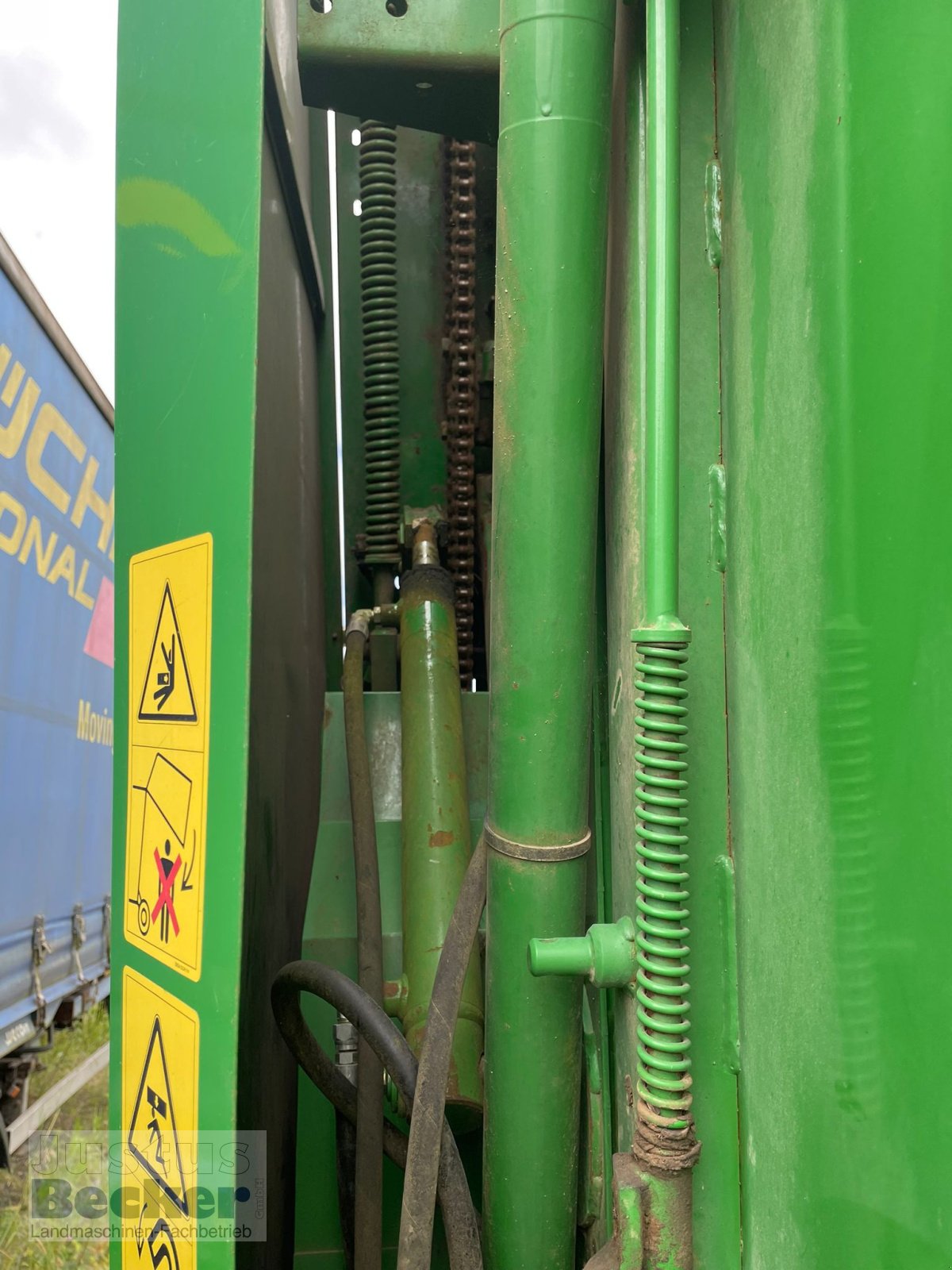 Rundballenpresse des Typs John Deere 590, Gebrauchtmaschine in Weimar-Niederwalgern (Bild 3)