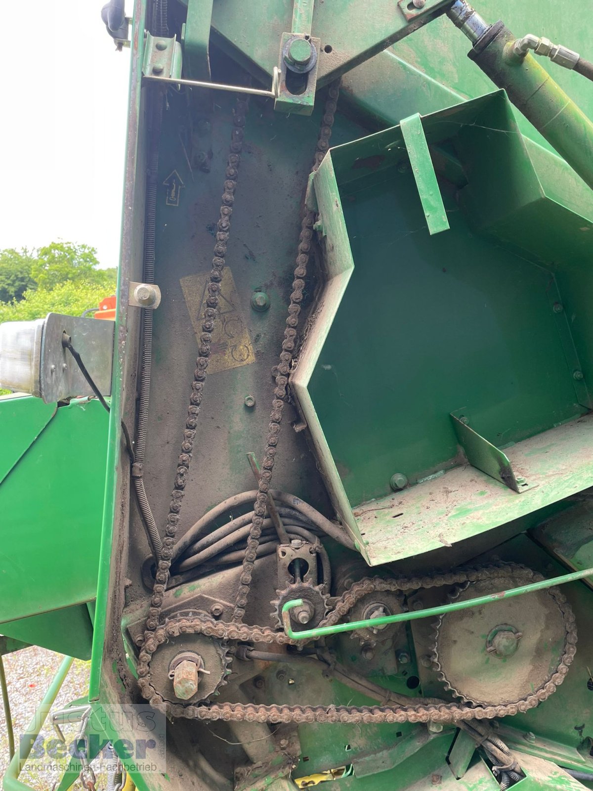 Rundballenpresse des Typs John Deere 590, Gebrauchtmaschine in Weimar-Niederwalgern (Bild 4)