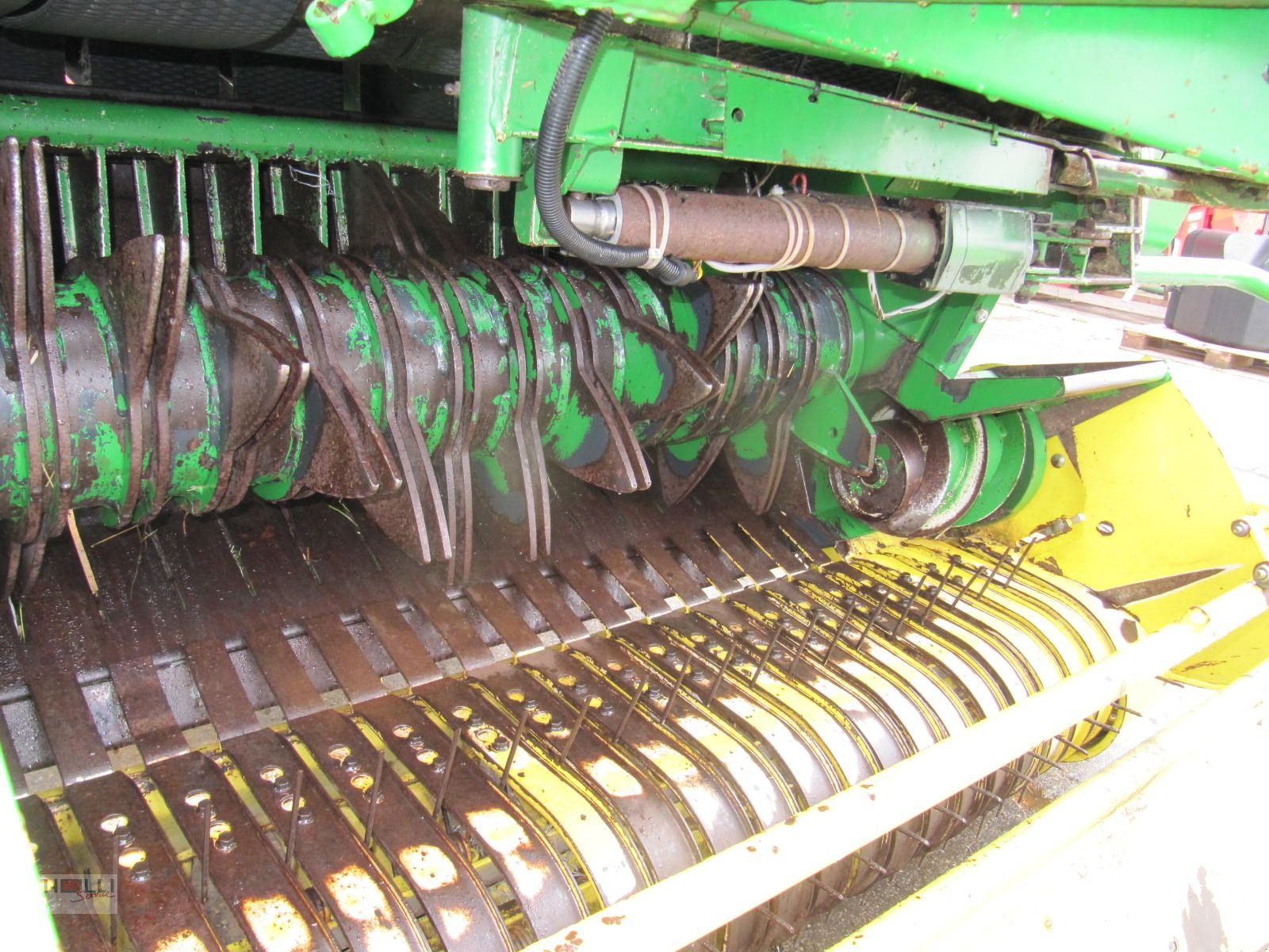 Rundballenpresse del tipo John Deere 590, Gebrauchtmaschine In Niederneukirchen (Immagine 10)