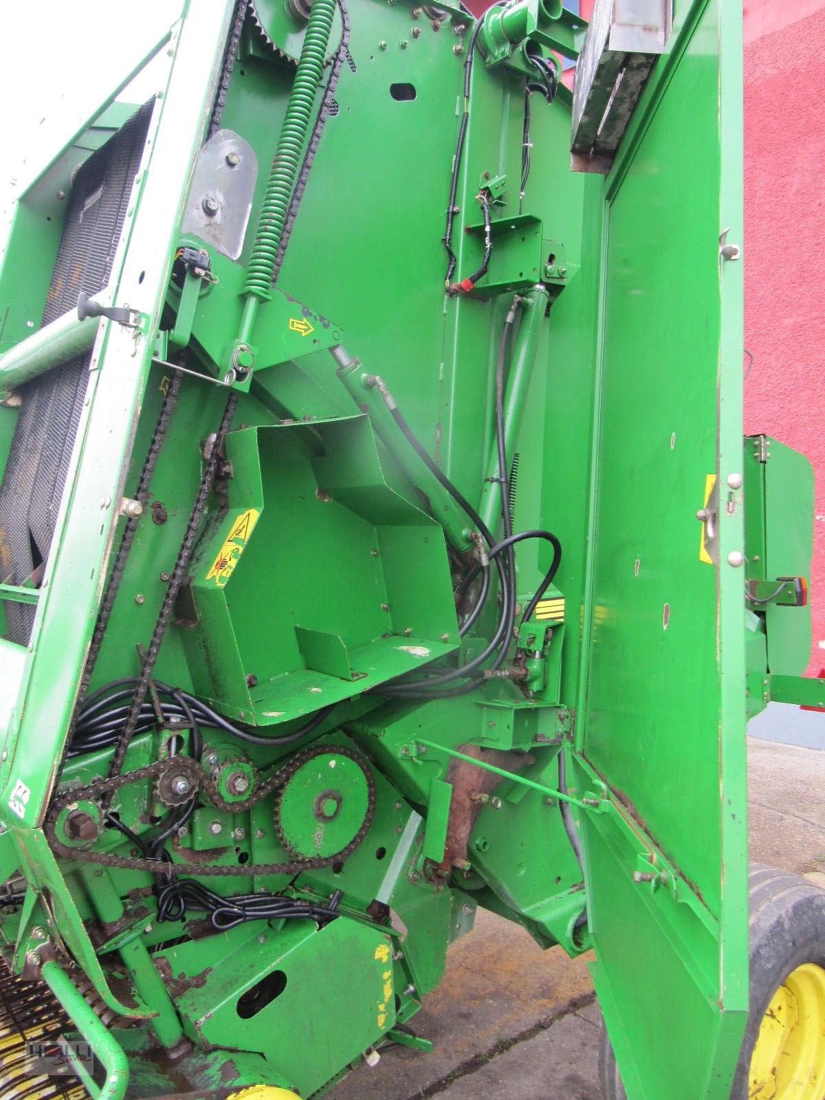 Rundballenpresse del tipo John Deere 590, Gebrauchtmaschine In Niederneukirchen (Immagine 4)