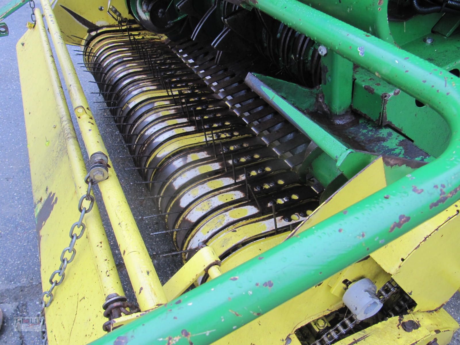 Rundballenpresse del tipo John Deere 590, Gebrauchtmaschine In Niederneukirchen (Immagine 3)