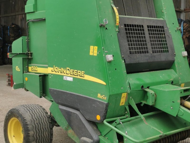 Rundballenpresse от тип John Deere 592 Maxi Cut, Gebrauchtmaschine в Pernegg (Снимка 1)