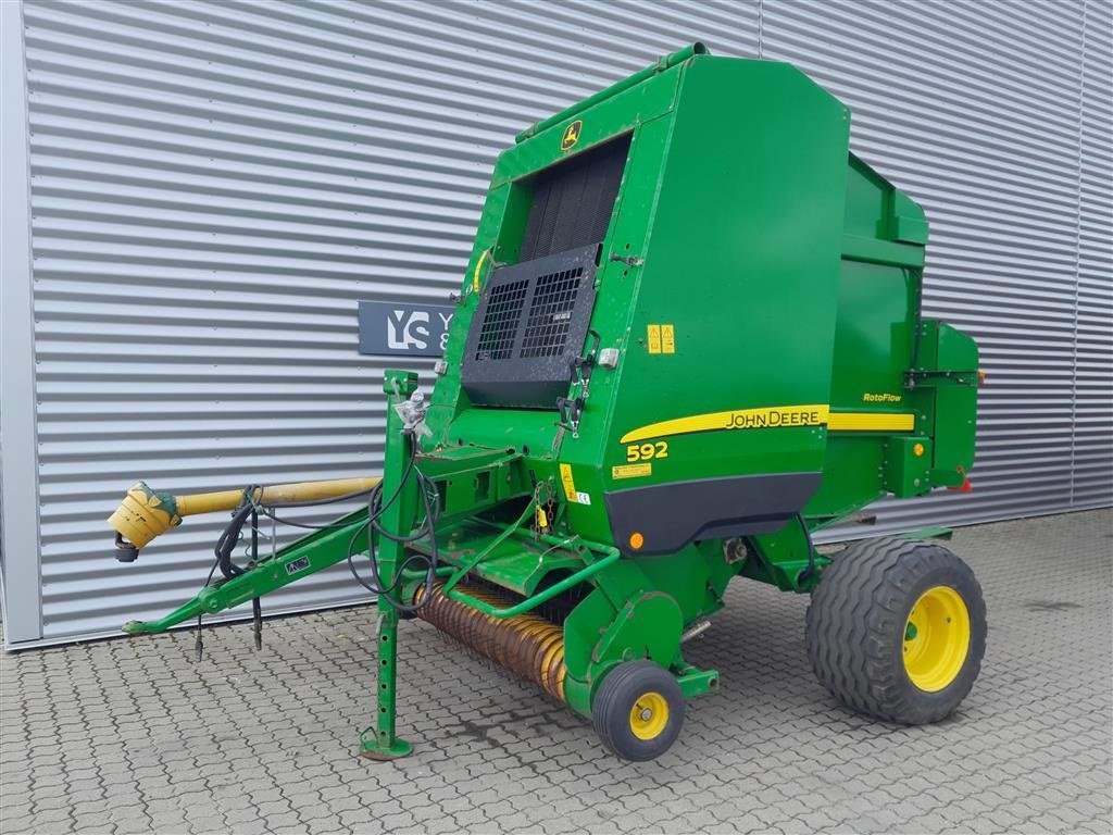 Rundballenpresse des Typs John Deere 592, Gebrauchtmaschine in Horsens (Bild 2)