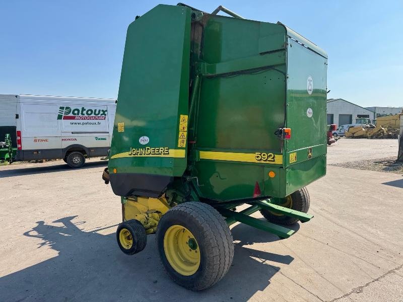 Rundballenpresse des Typs John Deere 592, Gebrauchtmaschine in Richebourg (Bild 9)