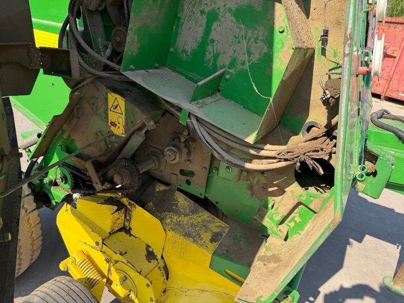 Rundballenpresse des Typs John Deere 592, Gebrauchtmaschine in Richebourg (Bild 11)