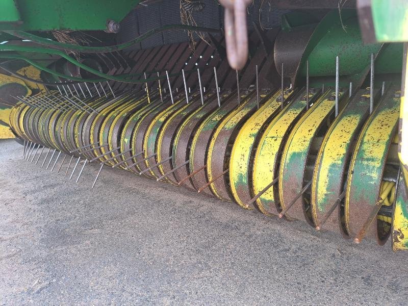 Rundballenpresse del tipo John Deere 592, Gebrauchtmaschine In SAINT GENEST D'AMBIERE (Immagine 4)