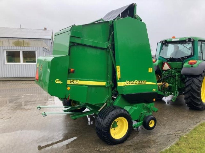 Rundballenpresse типа John Deere 592, Gebrauchtmaschine в Bramming (Фотография 5)