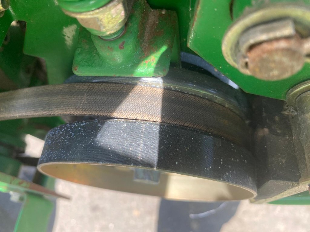 Rundballenpresse des Typs John Deere 592, Gebrauchtmaschine in SAINT FLOUR (Bild 11)