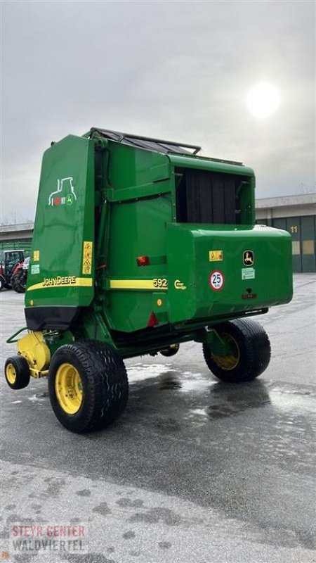 Rundballenpresse des Typs John Deere 592, Gebrauchtmaschine in Vitis (Bild 7)