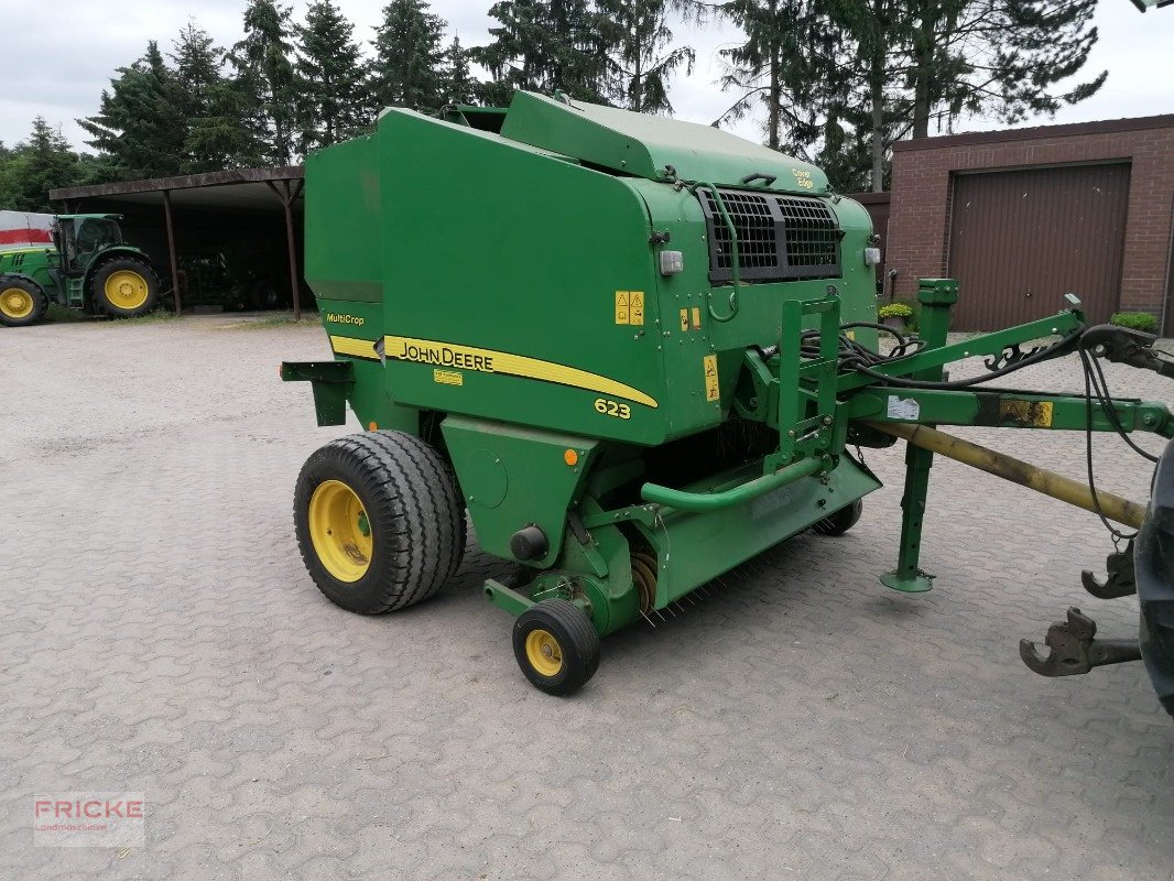 Rundballenpresse typu John Deere 623 MultiCrop, Gebrauchtmaschine v Bockel - Gyhum (Obrázek 8)