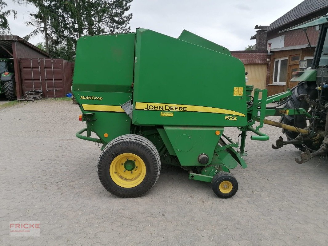 Rundballenpresse typu John Deere 623 MultiCrop, Gebrauchtmaschine v Bockel - Gyhum (Obrázek 16)