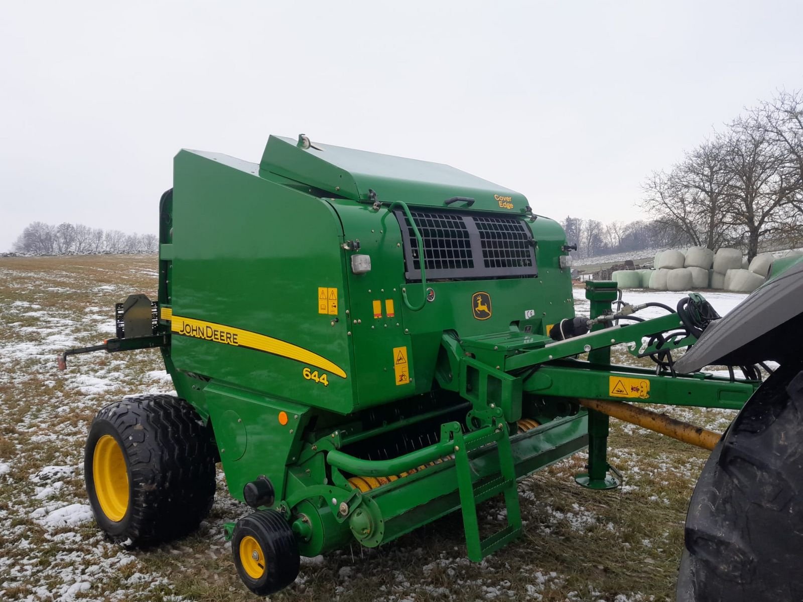 Rundballenpresse типа John Deere 644, Gebrauchtmaschine в Saxen (Фотография 3)