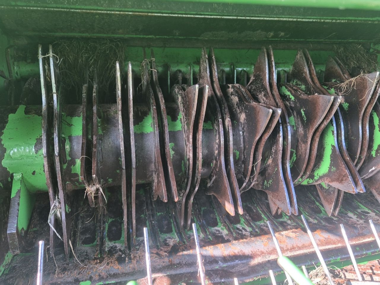 Rundballenpresse a típus John Deere 744, Gebrauchtmaschine ekkor: Halle (Kép 11)