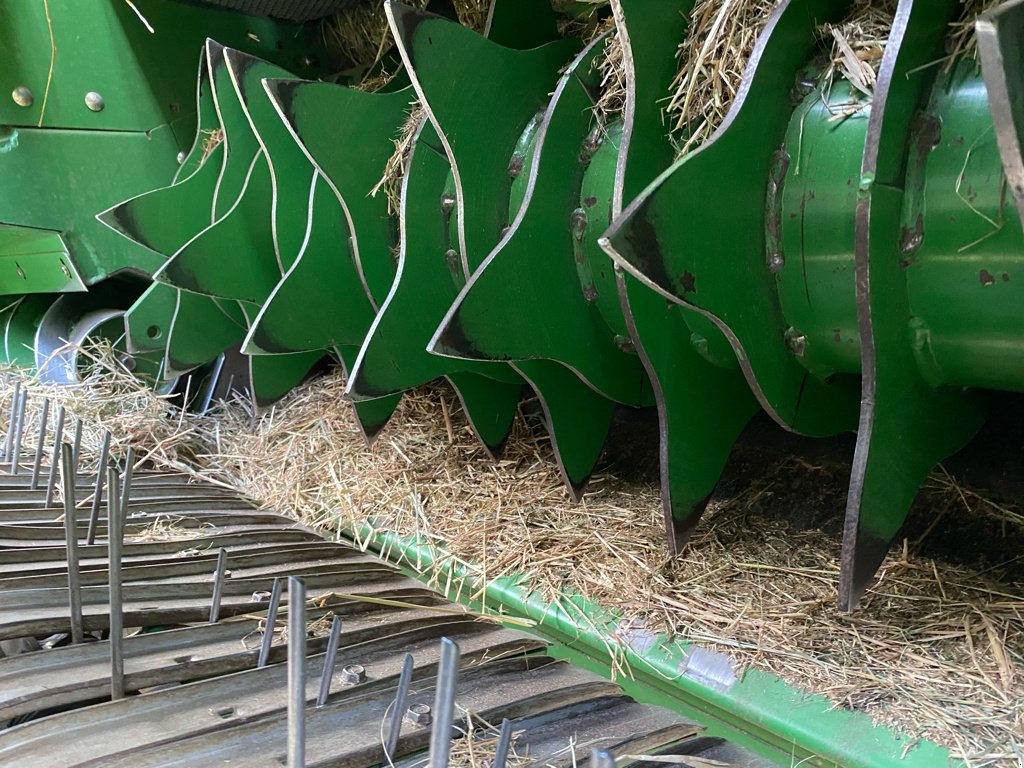 Rundballenpresse typu John Deere 854, Gebrauchtmaschine v AUBUSSON (Obrázek 11)