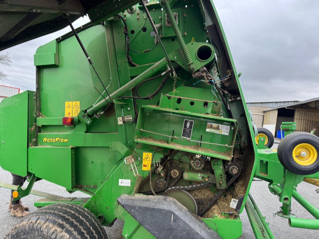Rundballenpresse typu John Deere 854, Gebrauchtmaschine v AUBUSSON (Obrázek 9)