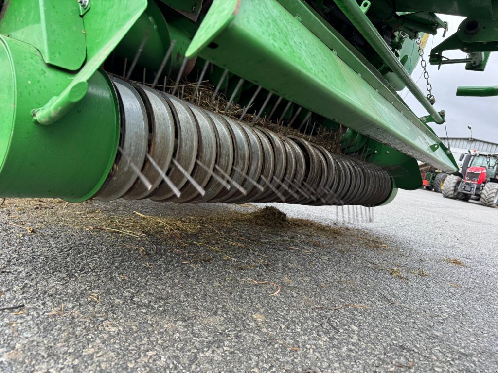 Rundballenpresse typu John Deere 854, Gebrauchtmaschine v AUBUSSON (Obrázek 8)