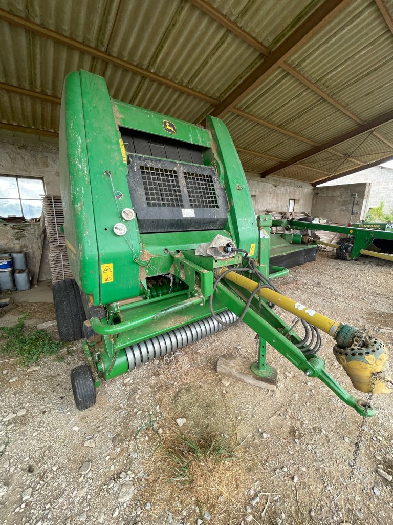 Rundballenpresse typu John Deere 854, Gebrauchtmaschine v Calmont (Obrázek 1)