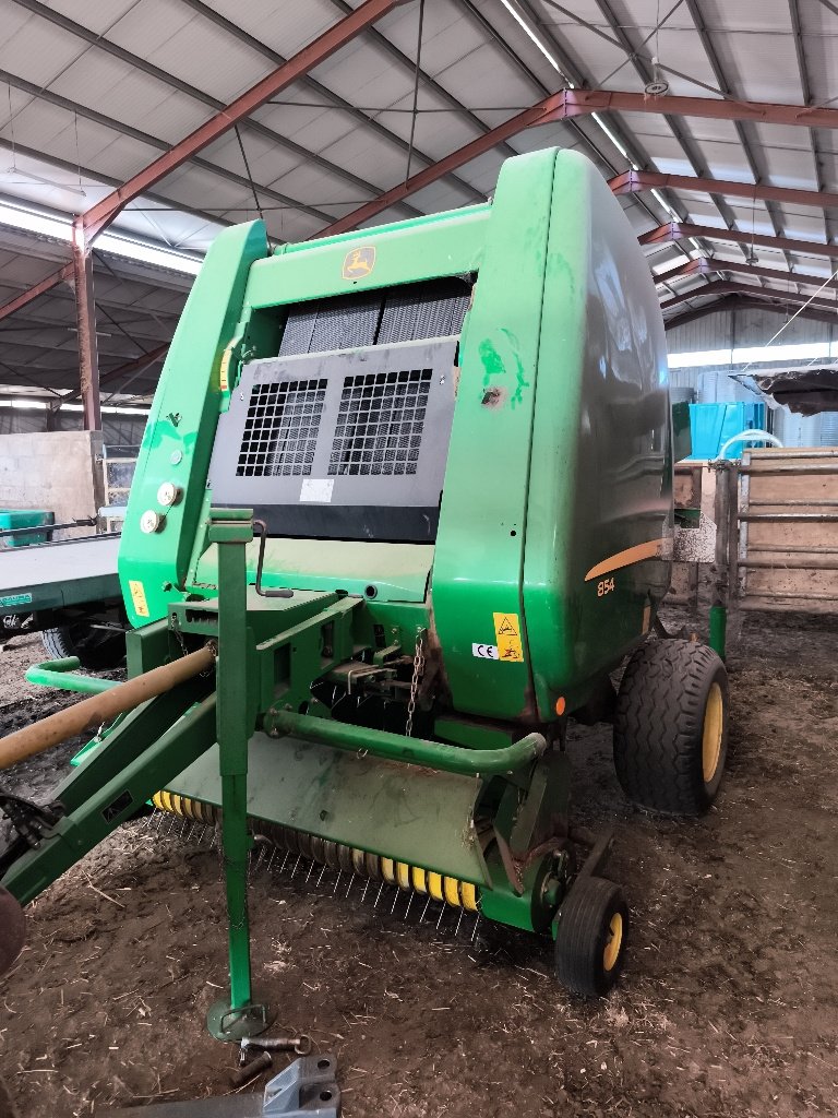 Rundballenpresse des Typs John Deere 854, Gebrauchtmaschine in Saint-Rémy (Bild 1)