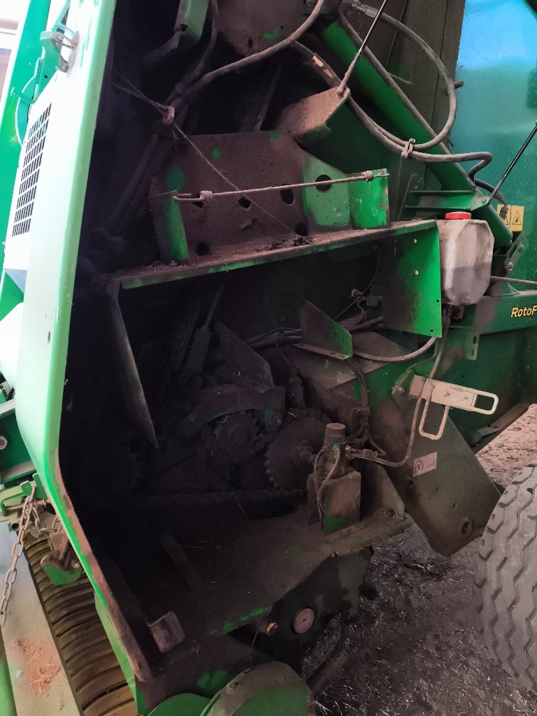 Rundballenpresse des Typs John Deere 854, Gebrauchtmaschine in Saint-Rémy (Bild 8)