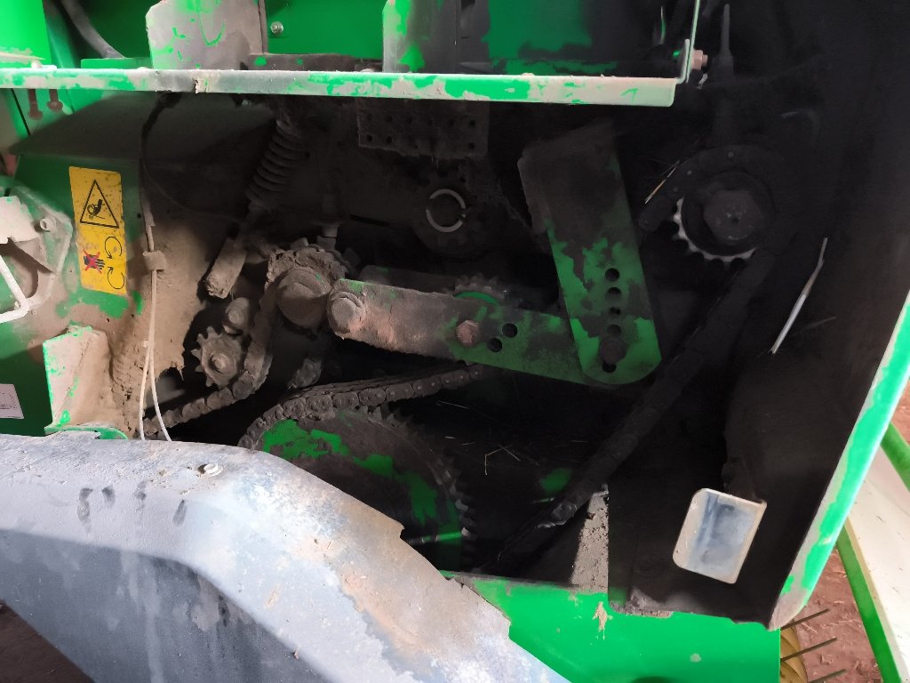 Rundballenpresse des Typs John Deere 854, Gebrauchtmaschine in Saint-Rémy (Bild 9)
