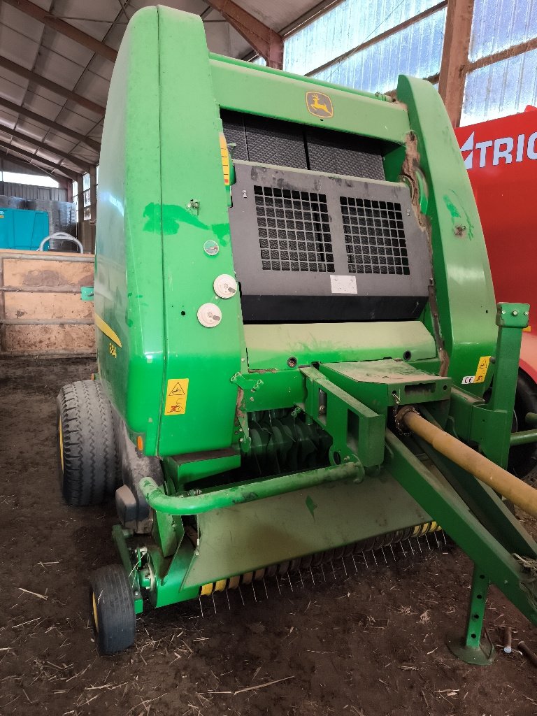 Rundballenpresse des Typs John Deere 854, Gebrauchtmaschine in Saint-Rémy (Bild 2)