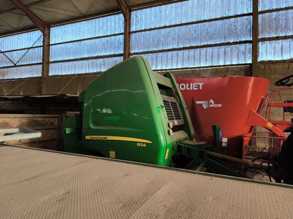 Rundballenpresse des Typs John Deere 854, Gebrauchtmaschine in Saint-Rémy (Bild 3)