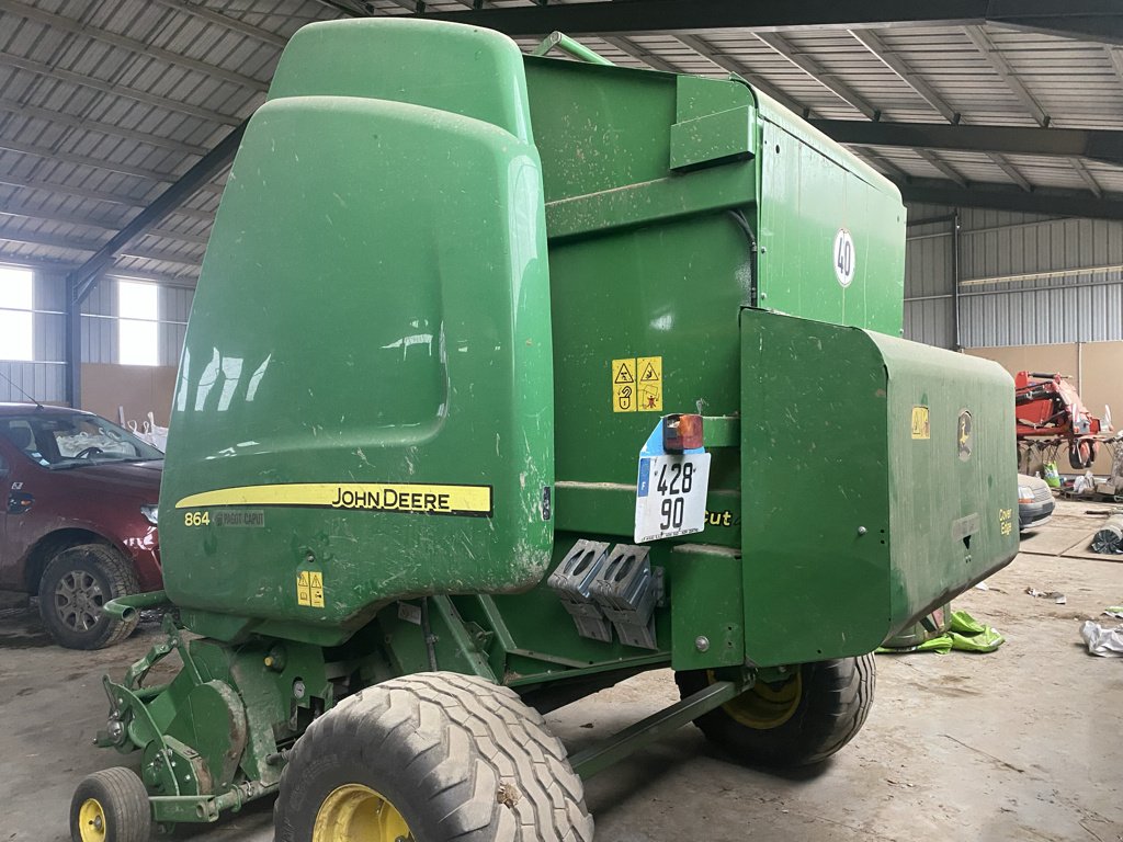 Rundballenpresse от тип John Deere 864 MAXICUT 13 COUTEAUX, Gebrauchtmaschine в UZERCHE (Снимка 3)