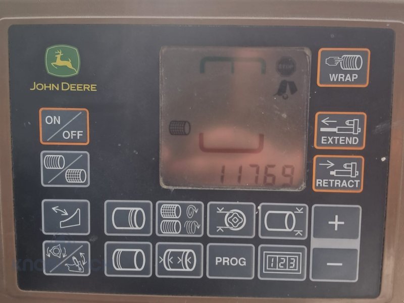 Rundballenpresse des Typs John Deere 864 Premium, Gebrauchtmaschine in Stockach (Bild 5)