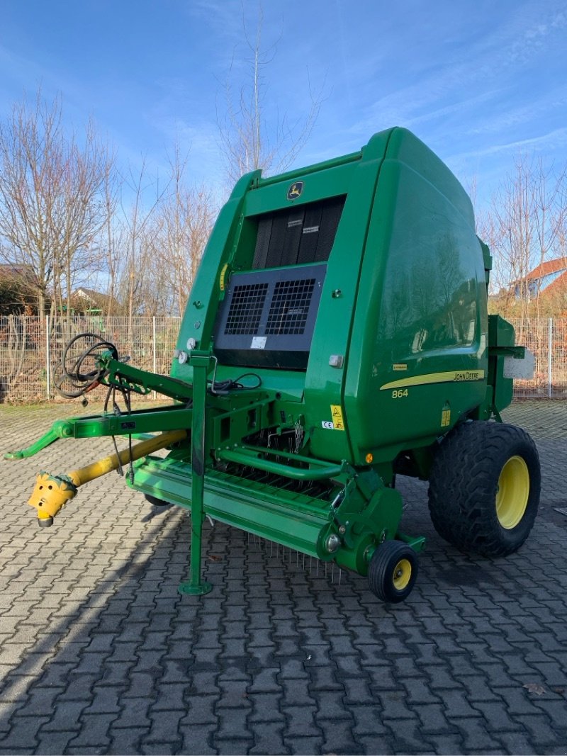 Rundballenpresse типа John Deere 864, Gebrauchtmaschine в Kandern-Tannenkirch (Фотография 1)