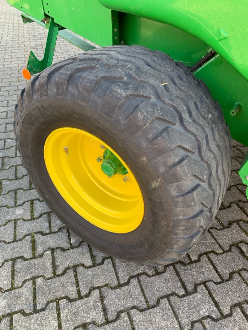 Rundballenpresse типа John Deere 864, Gebrauchtmaschine в Kandern-Tannenkirch (Фотография 13)