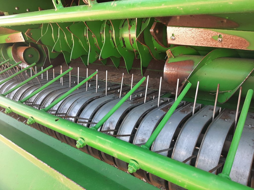 Rundballenpresse des Typs John Deere 864, Gebrauchtmaschine in SAINT LOUP (Bild 5)