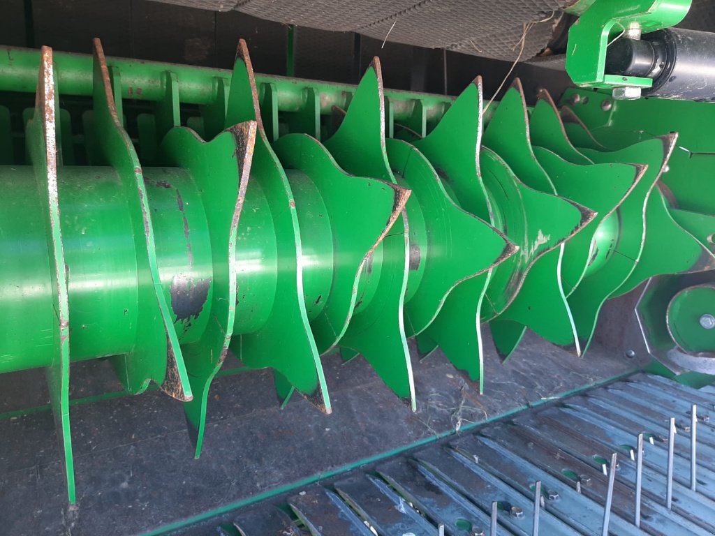 Rundballenpresse des Typs John Deere 864, Gebrauchtmaschine in SAINT LOUP (Bild 7)